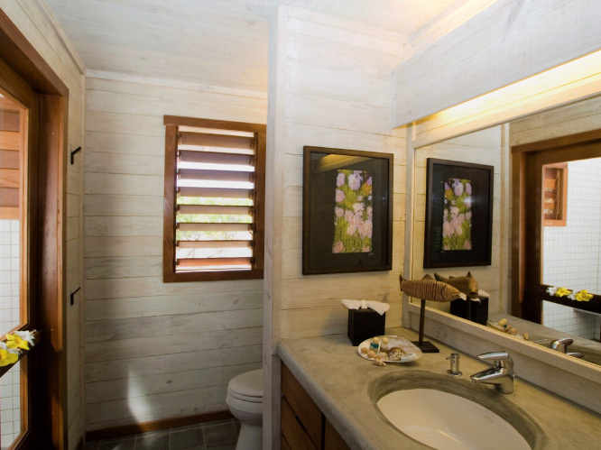 Barefoot Cay Two Bedroom Oceanfront Villa Bathroom